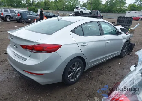2018 Hyundai Elantra Value Edition z USA, uszkodzony, nr VIN 5NPD84LF4JH357347